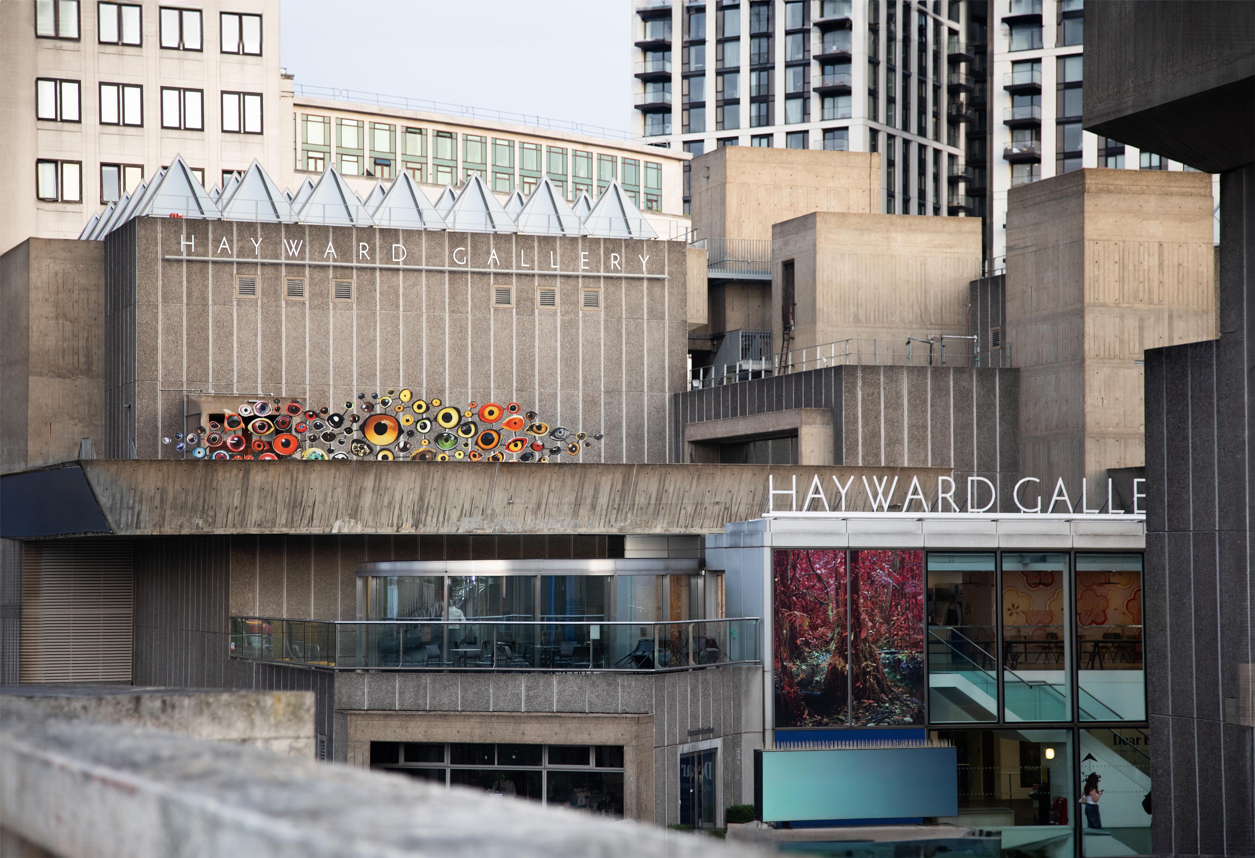 Birds Watching III seen from the Waterloo Bridge